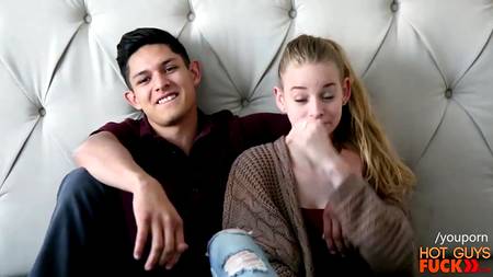 Молодая девка объездила на кастинге толстый ствол крепкого пацана