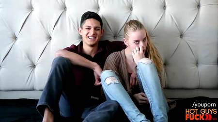 Молодая девка объездила на кастинге толстый ствол крепкого пацана