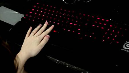 Оприходовал сзади симпатичную девчонку и мощно кончил ей на лицо