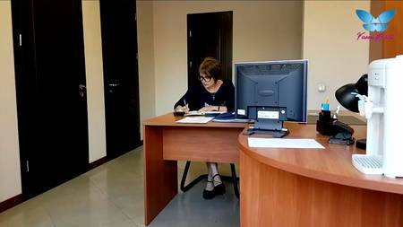 Коротко стриженная секретарша трахнулась с начальником в офисе