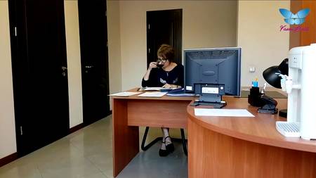 Коротко стриженная секретарша трахнулась с начальником в офисе