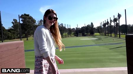 Агент раскрутил грудастую молодуху поучаствовать в порно кастинге