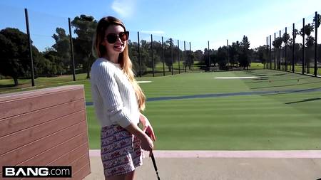 Агент раскрутил грудастую молодуху поучаствовать в порно кастинге