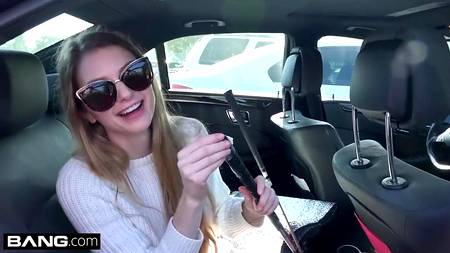 Агент раскрутил грудастую молодуху поучаствовать в порно кастинге