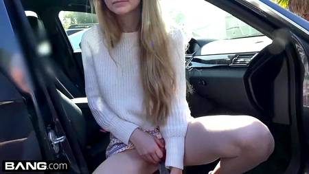 Агент раскрутил грудастую молодуху поучаствовать в порно кастинге