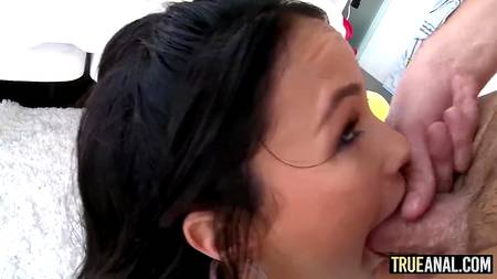 Парнишка всунул член в вылизанную задницу Megan Rain