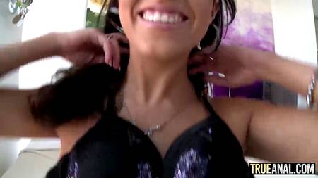 Парнишка всунул член в вылизанную задницу Megan Rain