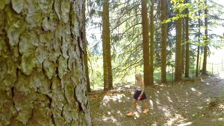 Сексапильная сучка отдалась на природе ненасытному любовнику