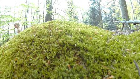 Сексапильная сучка отдалась на природе ненасытному любовнику