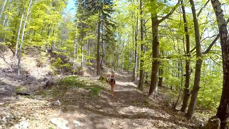 Сексапильная сучка отдалась на природе ненасытному любовнику