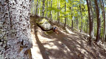 Сексапильная сучка отдалась на природе ненасытному любовнику