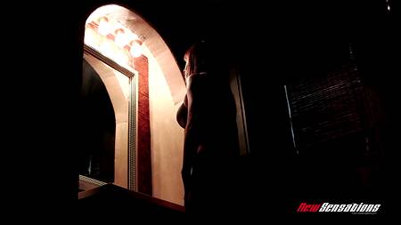 Ловелас доставляет струйный оргазм стонущей от экстаза девке