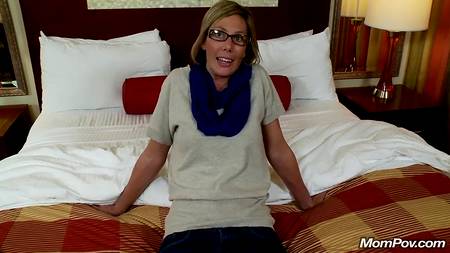 Порно агент дрючит на кастинге блондинку в возрасте от первого лица