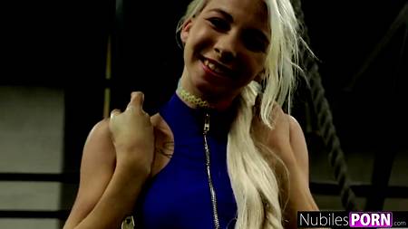 Инструктор в тренажерке отодрал до изнеможения хорошенькую нимфу