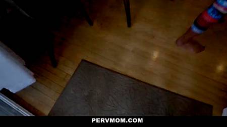 Чувак в завершении красивого секса залил рот спермой зрелой блондинке