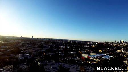 Жопастая нимфа Mia Malkova проглотила камшот удовлетворенного негра