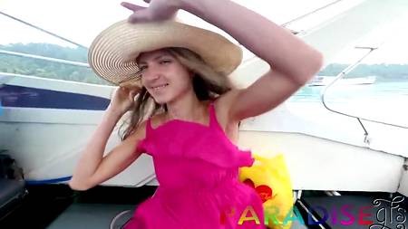 Жаркий трах русской модели на курорте перед камерой