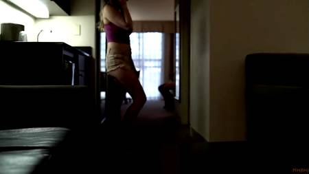 Пацан кончил на пилотку удовлетворенной сучке с большой задницей