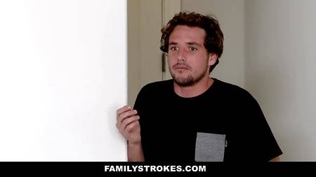 Похотливая женушка изменят мужу с молодым напористым ебарем