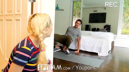 Молодая краля ощутила промежностью извержение спермы