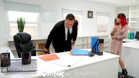 Офисный работник отодрал в очко профессиональную проститутку