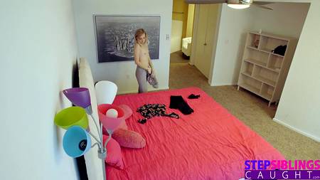 Сразу после душа запрыгнула на хуй ненасытного хахаля