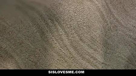 Латинка отработала пиздой за ремонт автомобиля соседского пацана