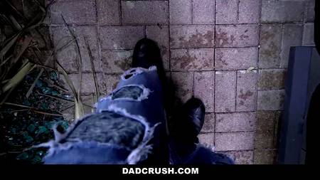 Обкончал маленькую грудь молодой подруге в конце пылкой ебли