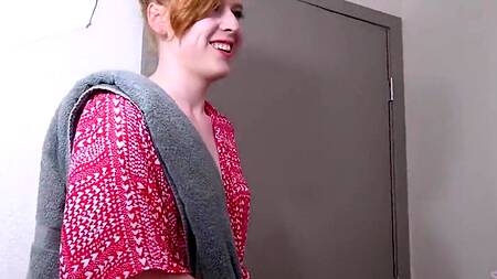 Рыжий транс в душе трахает в анал белокурого