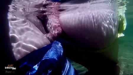 Частное порно красивой парочки в небольшом озере