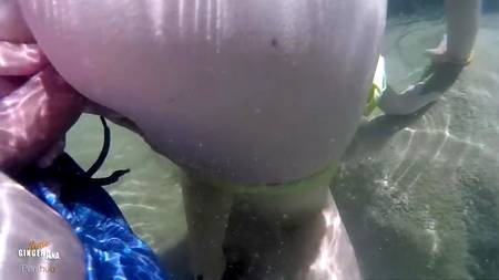 Частное порно красивой парочки в небольшом озере