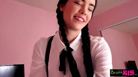 Сексапильная студентка объездила утренний стояк бойфренда перед учебой