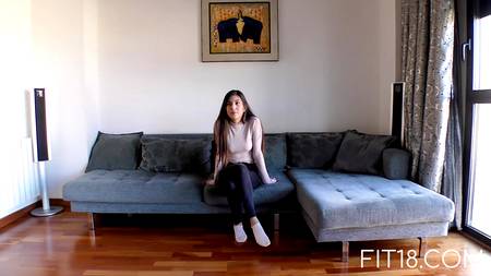 Оттраханная молодуха заслужила в рот смачный камшот порно агента