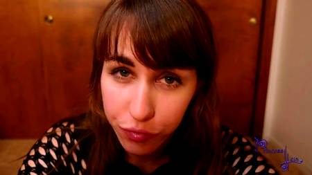 Подборка камшотов попадающих в ротик привлекательной девице