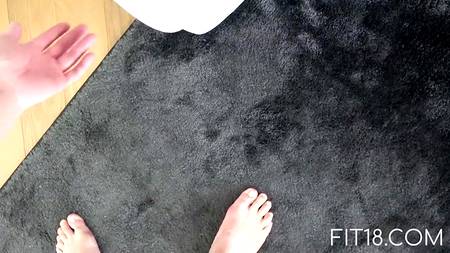 Вынул из влагалища хуй и кончил в рот стройной девице