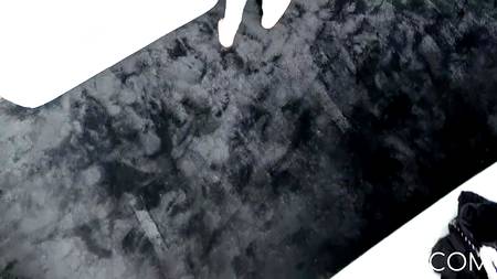 Вынул из влагалища хуй и кончил в рот стройной девице