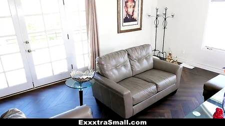 Рыжеволосая молодуха соблазнила и оттрахала горячего ловеласа