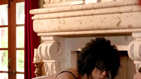 Нежно присунул в узкую щелку похотливой негритянки и классно трахнул