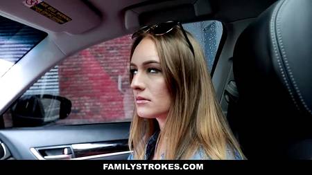 Вылизал стоя пизденку няшной подруге перед жарким трахом