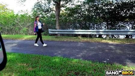 Подкативший пикапер  устроил с девушкой жаркое порево в машине