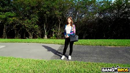 Подкативший пикапер  устроил с девушкой жаркое порево в машине