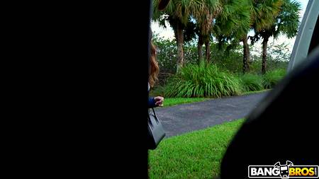 Подкативший пикапер  устроил с девушкой жаркое порево в машине