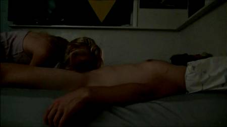 Молодая нимфоманка трахает спящего мужика в любительском порно