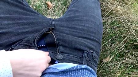 Отымел на природе рыжеволосую нимфу и кончил ей в ротик