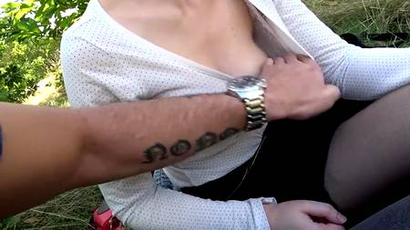 Отымел на природе рыжеволосую нимфу и кончил ей в ротик