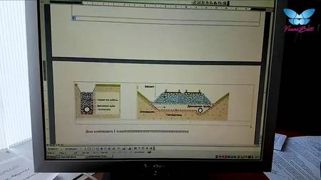 Залезла под стол к коллеге и застрочила глубокий минет