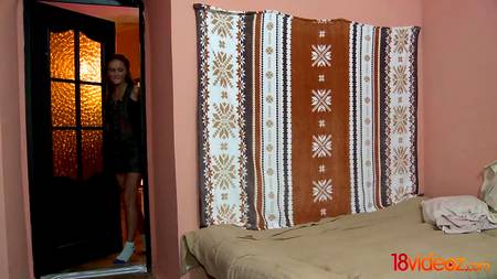 Пацан пришел в гости к русской мокрощелке с торчащим членом