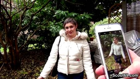 После флирта заплатил за секс толстенькой девушке с шикарной грудью