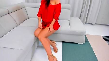 Неугомонный ебарь сношает влажную пизду  девицы в частном порно