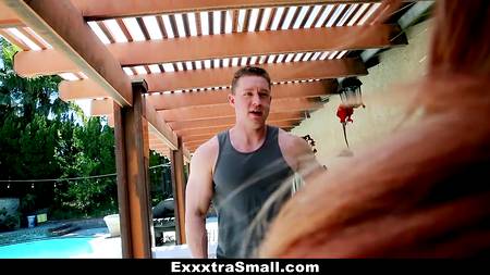 Качок вертит на хую худую рыжеволосую подружку с маленькой грудью